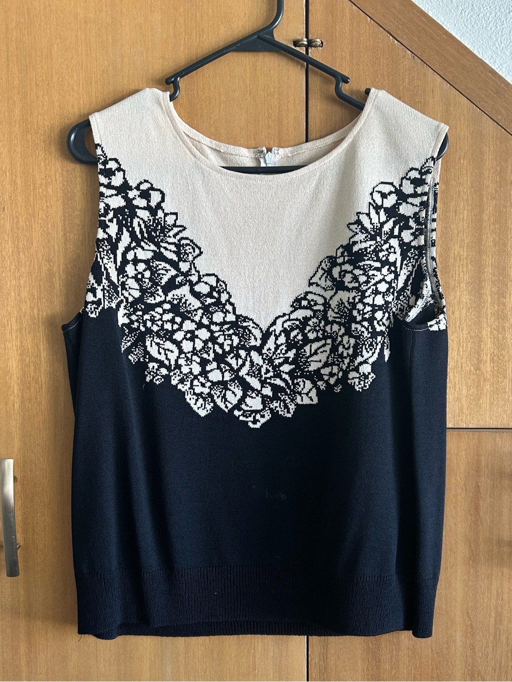 St. John Collection by Marie Gray Floral Intarsia Knit Shell — Size L